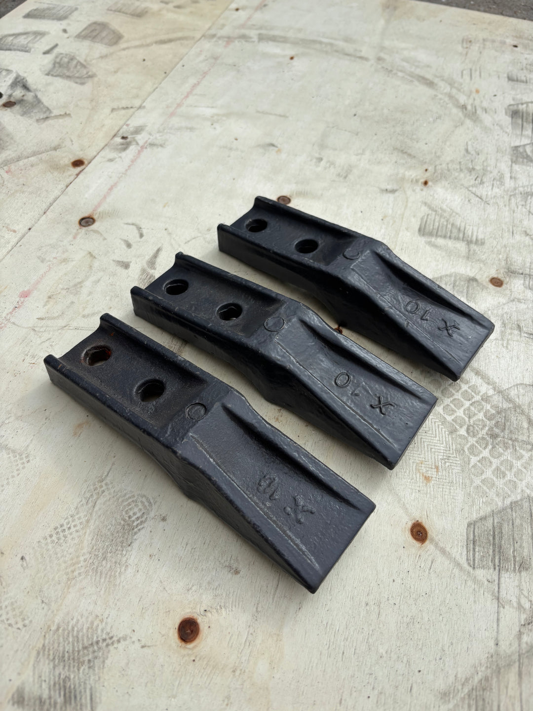 Digger Bucket Teeth - B1000 / B1200 / B1800